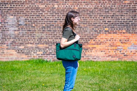 tom bihn tote review.